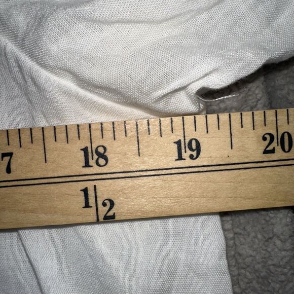 Lauren Conrad LC White Button up Puff Sleeve Top Round Neck Size XS Classic - Picture 7 of 8